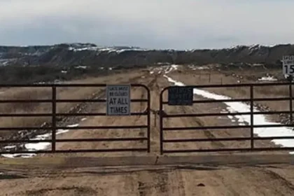 Em seu blog pessoal, o tecnólogo e ex-piloto da caça F/A-18F da Marinha dos EUA, Ryan Graves, fundador e diretor da Americans for Safe Aerospace, conta que esteve em visita ao famoso Rancho Skinwalker e saiu de lá com seu cauteloso ceticismo abalado. Presenciou o que não esperava.