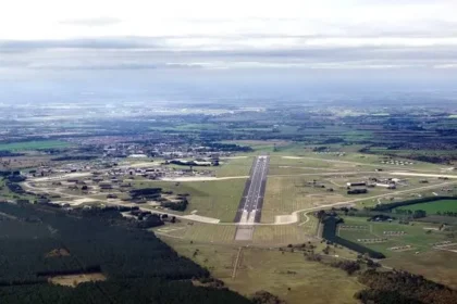 A Força Aérea dos Estados Unidos (USAF) confirmou que "pequenos sistemas aéreos não tripulados" foram avistados sobrevoando três de suas bases no leste da Inglaterra, Reino Unido, durante um período contínuo de cinco dias.