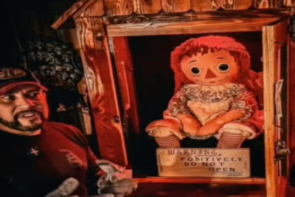 Investigador paranormal leva a famosa boneca Annabelle em turnê — e morre.