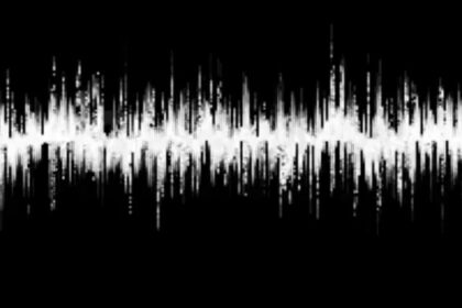 An unusual case recorded in the NUFORC database at the end of last month includes an audio clip that, according to the witness, was captured while observing an intriguing UFO manifestation.
