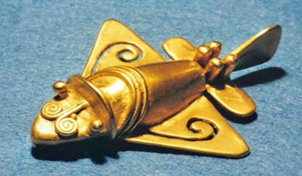 These gold artifacts, found in Colombia and dated between 300 and 1,000 A.D., are especially remarkable for the aerodynamic design of their shapes, which suggests the ability to fly and resembles modern airplanes, sparking mystery and fascination to this day.