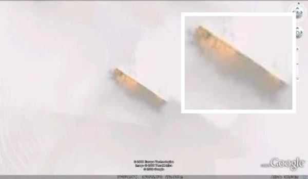 Uma misteriosa e gigantesca estrutura localizada na Groenlândia, que hoje é palco de interesses americanos, ressurgiu na internet e desperta diversas teorias.