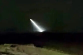 The phenomenon occurred at 4 a.m. and was recorded by a local resident. “It was as if someone had switched on a giant spotlight in the sky,” she said.